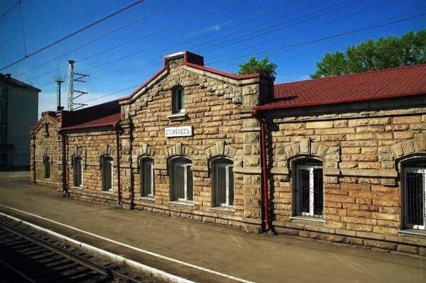 Железная дорога проходит через Миасс