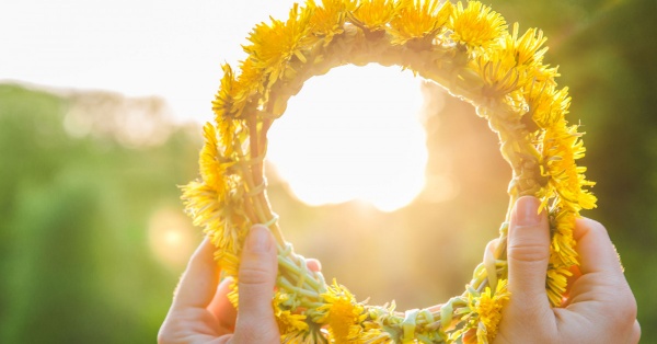 «Пойдем девочки завивать веночки…»